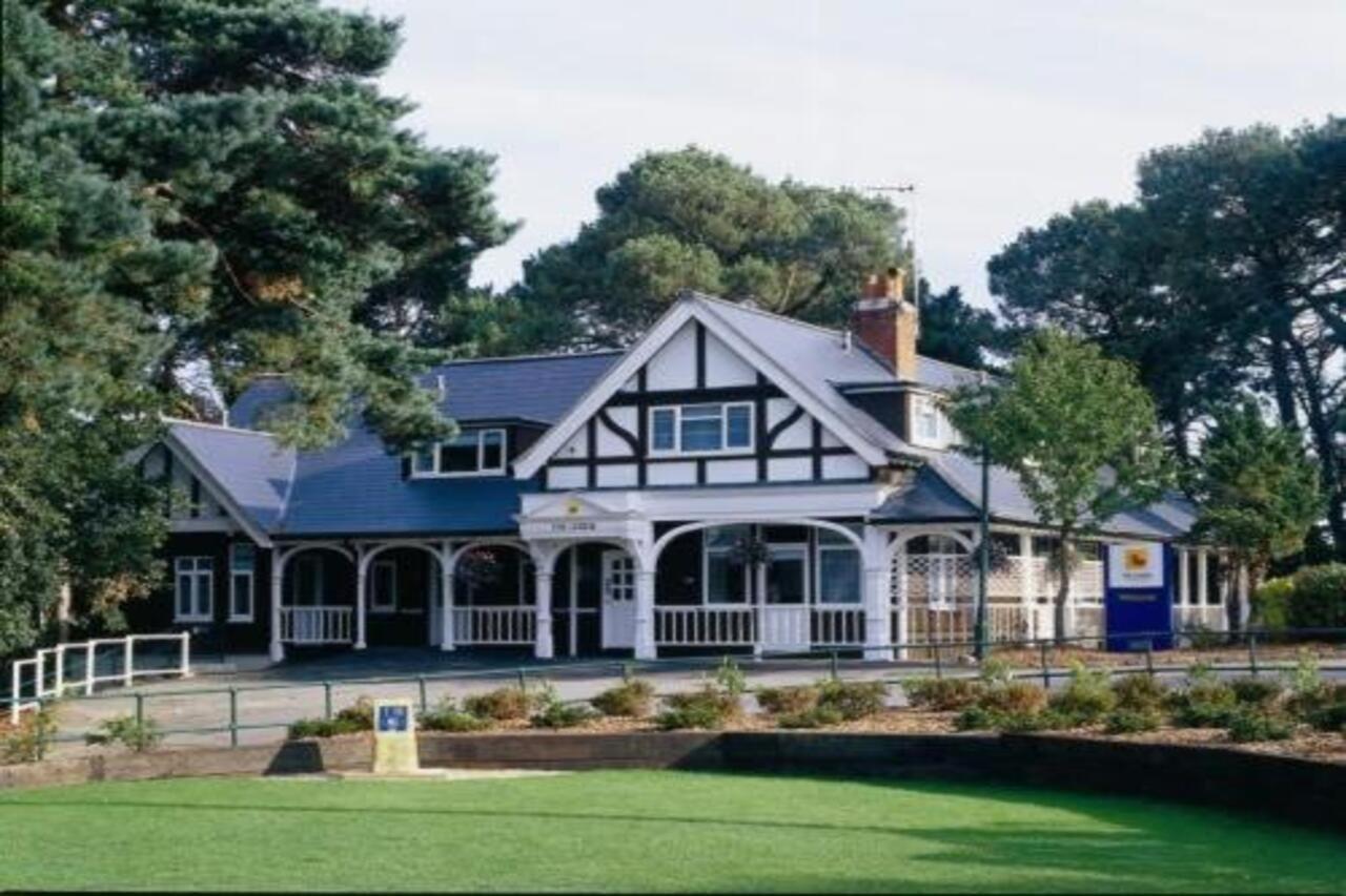 The Lodge At Meyrick Park Bournemouth Bagian luar foto