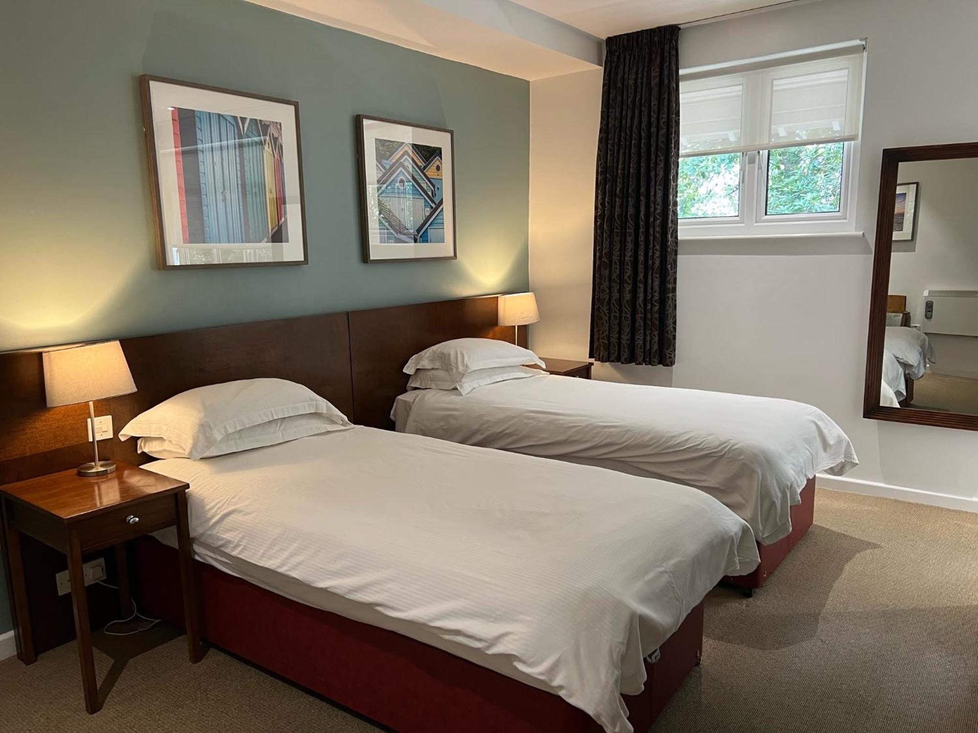 The Lodge At Meyrick Park Bournemouth Bagian luar foto